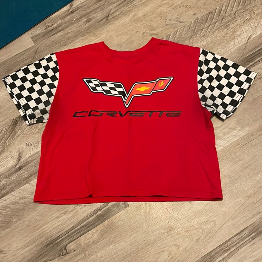 Chemistry “corvett” cropped tee